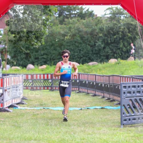 21.06.2026 - 29. Vierlanden-Triathlon Andreas Tolksdorf http://msf.ph/oto/9912749 21.06.2026 10:48:58 Ziel  meine-sportfotos.de