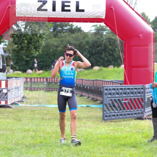 21.06.2026 - 29. Vierlanden-Triathlon Andreas Tolksdorf http://msf.ph/oto/9912760 21.06.2026 10:49:04 Ziel  meine-sportfotos.de