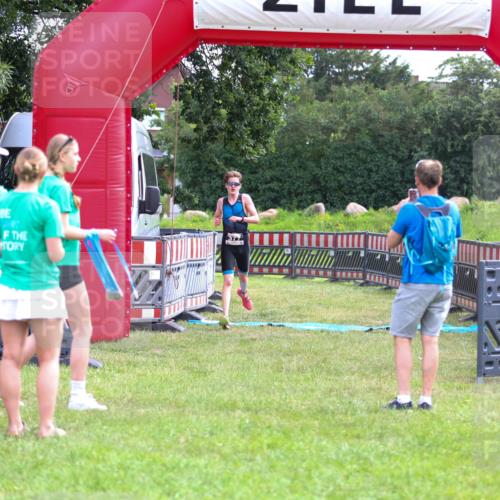21.06.2026 - 29. Vierlanden-Triathlon Andreas Tolksdorf http://msf.ph/oto/9912768 21.06.2026 10:49:52 Ziel 335 meine-sportfotos.de