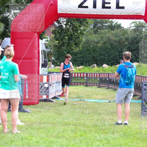 21.06.2026 - 29. Vierlanden-Triathlon Andreas Tolksdorf http://msf.ph/oto/9912776 21.06.2026 10:49:52 Ziel 335 meine-sportfotos.de