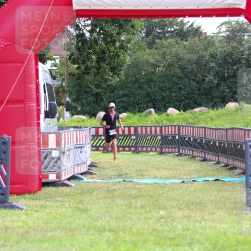 21.06.2026 - 29. Vierlanden-Triathlon Andreas Tolksdorf http://msf.ph/oto/9912781 21.06.2026 10:51:41 Ziel 311 meine-sportfotos.de