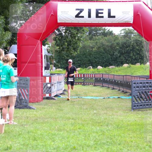 21.06.2026 - 29. Vierlanden-Triathlon Andreas Tolksdorf http://msf.ph/oto/9912789 21.06.2026 10:51:43 Ziel 311 meine-sportfotos.de