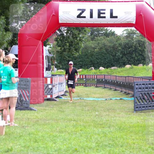 21.06.2026 - 29. Vierlanden-Triathlon Andreas Tolksdorf http://msf.ph/oto/9912791 21.06.2026 10:51:43 Ziel 311 meine-sportfotos.de