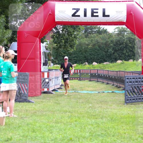 21.06.2026 - 29. Vierlanden-Triathlon Andreas Tolksdorf http://msf.ph/oto/9912792 21.06.2026 10:51:43 Ziel 311 meine-sportfotos.de