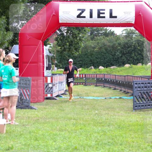 21.06.2026 - 29. Vierlanden-Triathlon Andreas Tolksdorf http://msf.ph/oto/9912793 21.06.2026 10:51:43 Ziel 311 meine-sportfotos.de