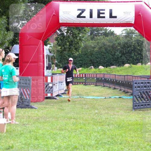 21.06.2026 - 29. Vierlanden-Triathlon Andreas Tolksdorf http://msf.ph/oto/9912795 21.06.2026 10:51:43 Ziel 311 meine-sportfotos.de