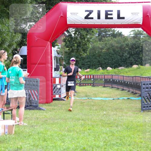 21.06.2026 - 29. Vierlanden-Triathlon Andreas Tolksdorf http://msf.ph/oto/9912799 21.06.2026 10:51:44 Ziel 311 meine-sportfotos.de