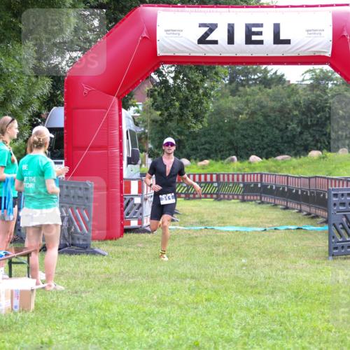 21.06.2026 - 29. Vierlanden-Triathlon Andreas Tolksdorf http://msf.ph/oto/9912801 21.06.2026 10:51:44 Ziel 311 meine-sportfotos.de