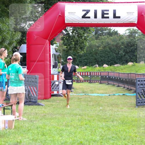 21.06.2026 - 29. Vierlanden-Triathlon Andreas Tolksdorf http://msf.ph/oto/9912802 21.06.2026 10:51:44 Ziel 311 meine-sportfotos.de