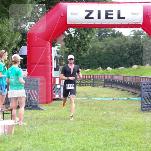 21.06.2026 - 29. Vierlanden-Triathlon Andreas Tolksdorf http://msf.ph/oto/9912804 21.06.2026 10:51:45 Ziel 311 meine-sportfotos.de
