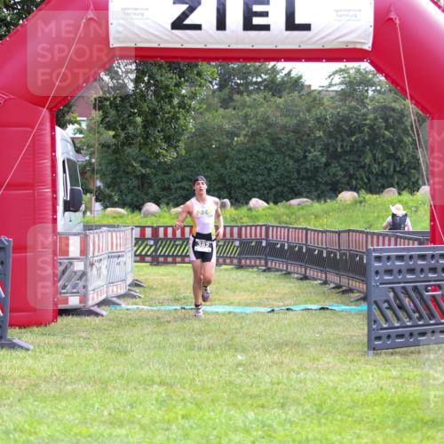21.06.2026 - 29. Vierlanden-Triathlon Andreas Tolksdorf http://msf.ph/oto/9912809 21.06.2026 10:52:13 Ziel  meine-sportfotos.de
