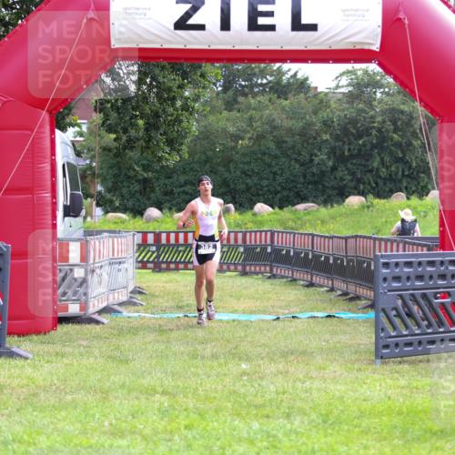 21.06.2026 - 29. Vierlanden-Triathlon Andreas Tolksdorf http://msf.ph/oto/9912810 21.06.2026 10:52:13 Ziel  meine-sportfotos.de