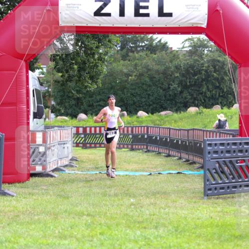 21.06.2026 - 29. Vierlanden-Triathlon Andreas Tolksdorf http://msf.ph/oto/9912811 21.06.2026 10:52:13 Ziel  meine-sportfotos.de