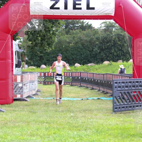 21.06.2026 - 29. Vierlanden-Triathlon Andreas Tolksdorf http://msf.ph/oto/9912815 21.06.2026 10:52:13 Ziel  meine-sportfotos.de