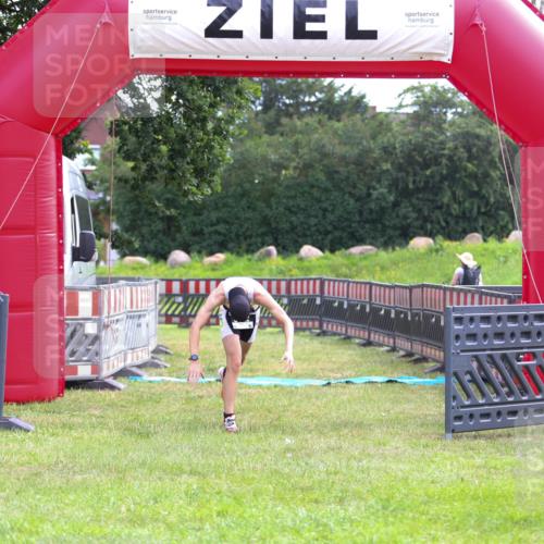 21.06.2026 - 29. Vierlanden-Triathlon Andreas Tolksdorf http://msf.ph/oto/9912819 21.06.2026 10:52:14 Ziel  meine-sportfotos.de