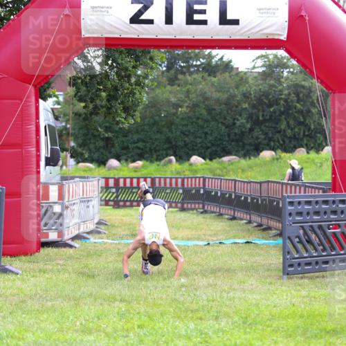 21.06.2026 - 29. Vierlanden-Triathlon Andreas Tolksdorf http://msf.ph/oto/9912824 21.06.2026 10:52:14 Ziel  meine-sportfotos.de