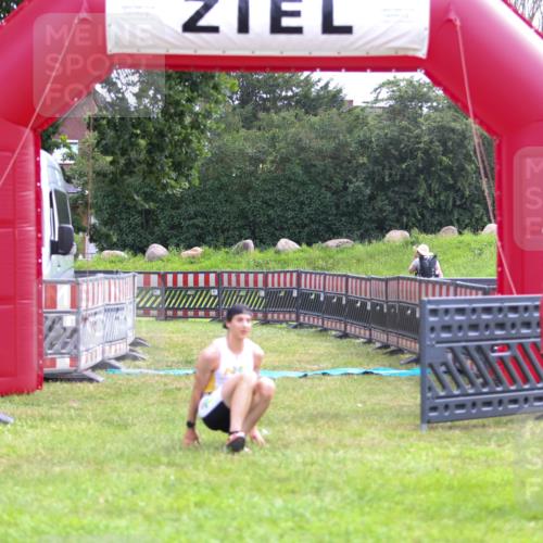 21.06.2026 - 29. Vierlanden-Triathlon Andreas Tolksdorf http://msf.ph/oto/9912827 21.06.2026 10:52:15 Ziel  meine-sportfotos.de