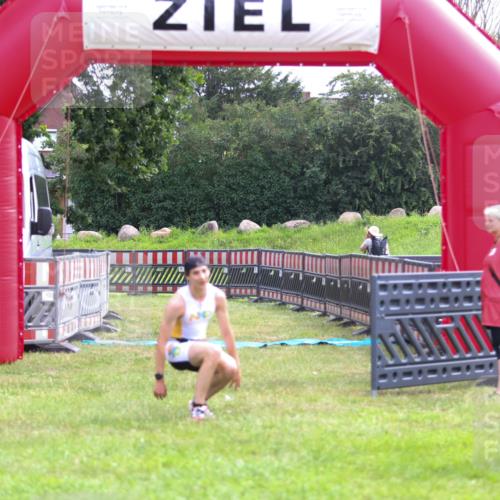 21.06.2026 - 29. Vierlanden-Triathlon Andreas Tolksdorf http://msf.ph/oto/9912830 21.06.2026 10:52:15 Ziel  meine-sportfotos.de