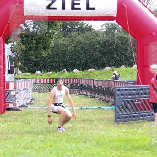 21.06.2026 - 29. Vierlanden-Triathlon Andreas Tolksdorf http://msf.ph/oto/9912831 21.06.2026 10:52:15 Ziel  meine-sportfotos.de