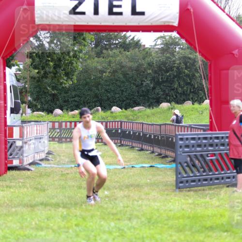 21.06.2026 - 29. Vierlanden-Triathlon Andreas Tolksdorf http://msf.ph/oto/9912833 21.06.2026 10:52:15 Ziel  meine-sportfotos.de