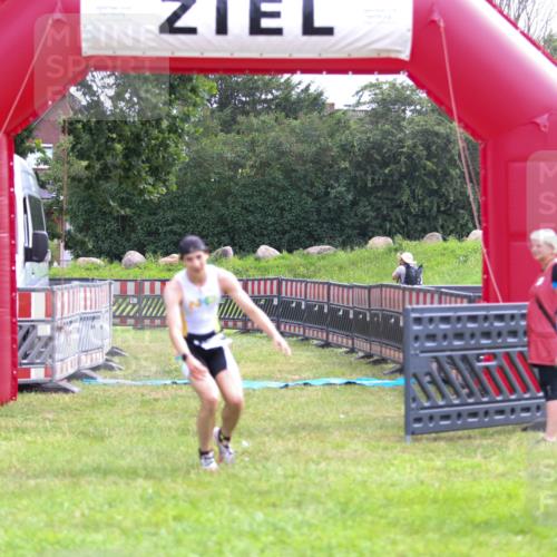 21.06.2026 - 29. Vierlanden-Triathlon Andreas Tolksdorf http://msf.ph/oto/9912834 21.06.2026 10:52:15 Ziel  meine-sportfotos.de