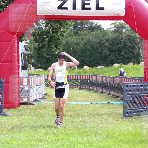 21.06.2026 - 29. Vierlanden-Triathlon Andreas Tolksdorf http://msf.ph/oto/9912836 21.06.2026 10:52:16 Ziel  meine-sportfotos.de