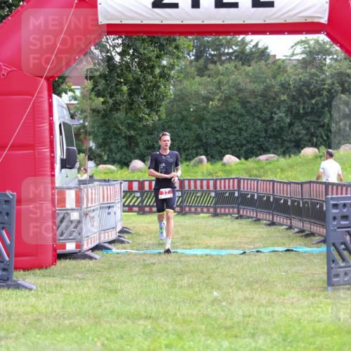 21.06.2026 - 29. Vierlanden-Triathlon Andreas Tolksdorf http://msf.ph/oto/9912843 21.06.2026 10:53:11 Ziel 37 meine-sportfotos.de
