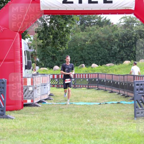 21.06.2026 - 29. Vierlanden-Triathlon Andreas Tolksdorf http://msf.ph/oto/9912844 21.06.2026 10:53:11 Ziel 37 meine-sportfotos.de