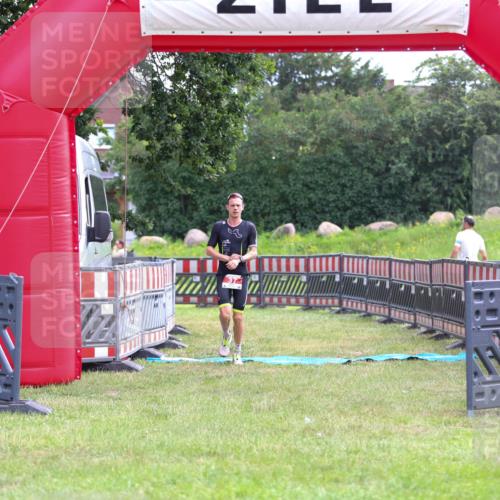 21.06.2026 - 29. Vierlanden-Triathlon Andreas Tolksdorf http://msf.ph/oto/9912846 21.06.2026 10:53:11 Ziel 37 meine-sportfotos.de