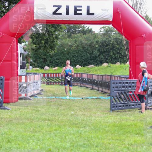 21.06.2026 - 29. Vierlanden-Triathlon Andreas Tolksdorf http://msf.ph/oto/9912855 21.06.2026 10:54:15 Ziel  meine-sportfotos.de