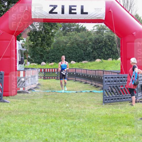 21.06.2026 - 29. Vierlanden-Triathlon Andreas Tolksdorf http://msf.ph/oto/9912856 21.06.2026 10:54:15 Ziel  meine-sportfotos.de