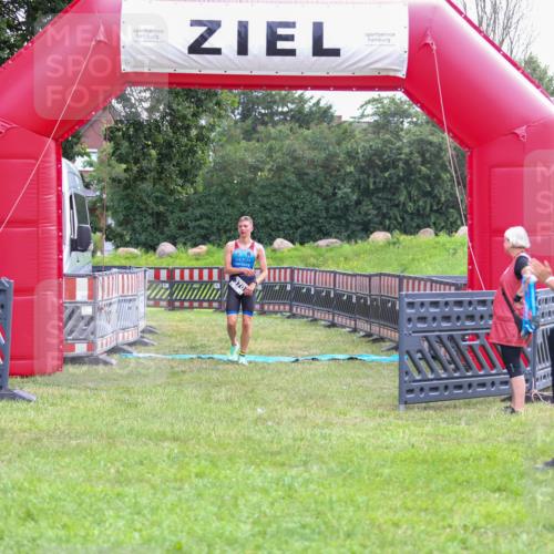 21.06.2026 - 29. Vierlanden-Triathlon Andreas Tolksdorf http://msf.ph/oto/9912864 21.06.2026 10:54:15 Ziel  meine-sportfotos.de