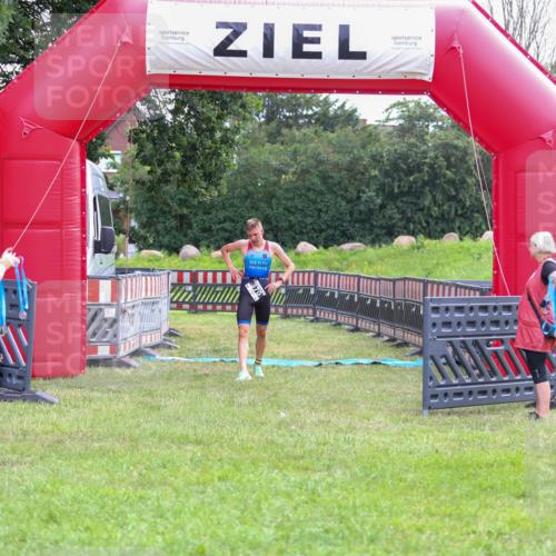 21.06.2026 - 29. Vierlanden-Triathlon Andreas Tolksdorf http://msf.ph/oto/9912867 21.06.2026 10:54:16 Ziel  meine-sportfotos.de