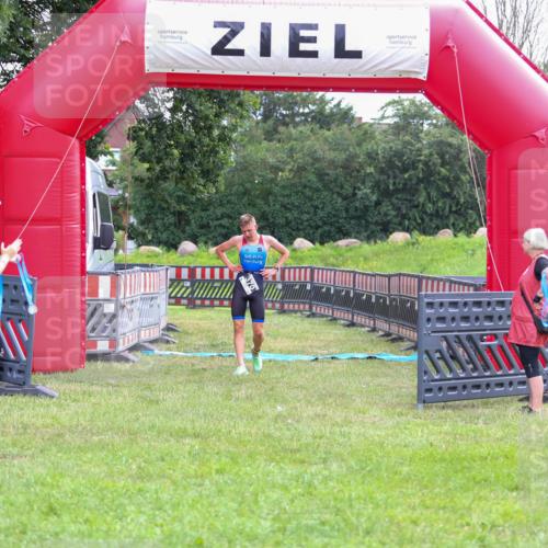21.06.2026 - 29. Vierlanden-Triathlon Andreas Tolksdorf http://msf.ph/oto/9912870 21.06.2026 10:54:16 Ziel  meine-sportfotos.de