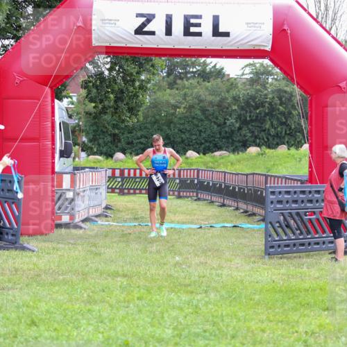 21.06.2026 - 29. Vierlanden-Triathlon Andreas Tolksdorf http://msf.ph/oto/9912873 21.06.2026 10:54:17 Ziel  meine-sportfotos.de