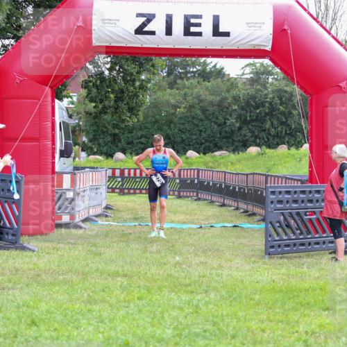 21.06.2026 - 29. Vierlanden-Triathlon Andreas Tolksdorf http://msf.ph/oto/9912875 21.06.2026 10:54:17 Ziel  meine-sportfotos.de