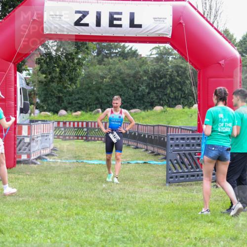 21.06.2026 - 29. Vierlanden-Triathlon Andreas Tolksdorf http://msf.ph/oto/9912876 21.06.2026 10:54:19 Ziel  meine-sportfotos.de