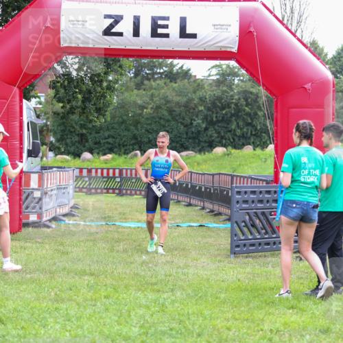 21.06.2026 - 29. Vierlanden-Triathlon Andreas Tolksdorf http://msf.ph/oto/9912877 21.06.2026 10:54:19 Ziel  meine-sportfotos.de