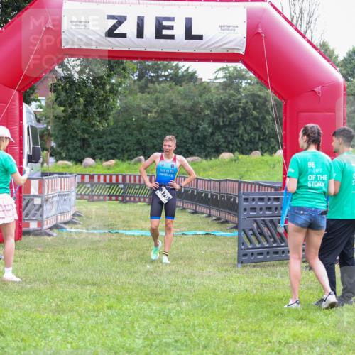 21.06.2026 - 29. Vierlanden-Triathlon Andreas Tolksdorf http://msf.ph/oto/9912879 21.06.2026 10:54:20 Ziel  meine-sportfotos.de