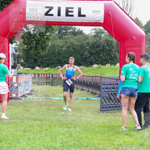 21.06.2026 - 29. Vierlanden-Triathlon Andreas Tolksdorf http://msf.ph/oto/9912880 21.06.2026 10:54:20 Ziel  meine-sportfotos.de