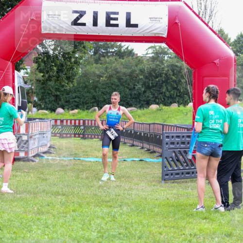 21.06.2026 - 29. Vierlanden-Triathlon Andreas Tolksdorf http://msf.ph/oto/9912882 21.06.2026 10:54:20 Ziel  meine-sportfotos.de