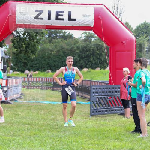 21.06.2026 - 29. Vierlanden-Triathlon Andreas Tolksdorf http://msf.ph/oto/9912893 21.06.2026 10:54:25 Ziel  meine-sportfotos.de