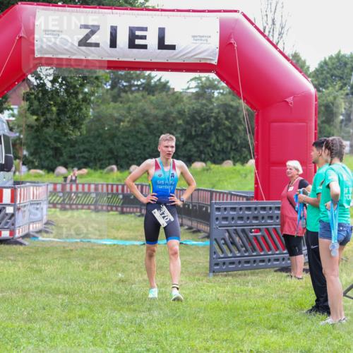 21.06.2026 - 29. Vierlanden-Triathlon Andreas Tolksdorf http://msf.ph/oto/9912896 21.06.2026 10:54:25 Ziel  meine-sportfotos.de