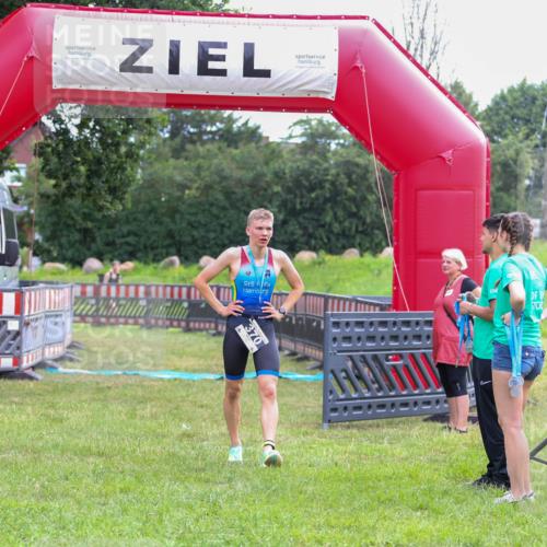21.06.2026 - 29. Vierlanden-Triathlon Andreas Tolksdorf http://msf.ph/oto/9912897 21.06.2026 10:54:25 Ziel  meine-sportfotos.de