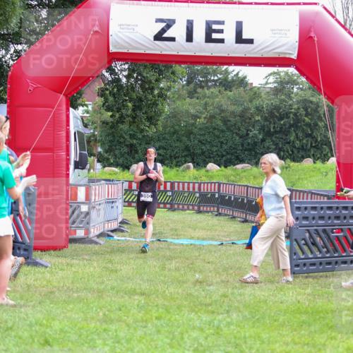 21.06.2026 - 29. Vierlanden-Triathlon Andreas Tolksdorf http://msf.ph/oto/9912899 21.06.2026 10:55:26 Ziel  meine-sportfotos.de