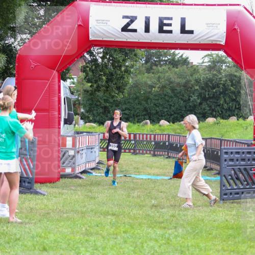21.06.2026 - 29. Vierlanden-Triathlon Andreas Tolksdorf http://msf.ph/oto/9912902 21.06.2026 10:55:26 Ziel  meine-sportfotos.de