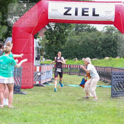 21.06.2026 - 29. Vierlanden-Triathlon Andreas Tolksdorf http://msf.ph/oto/9912905 21.06.2026 10:55:26 Ziel  meine-sportfotos.de