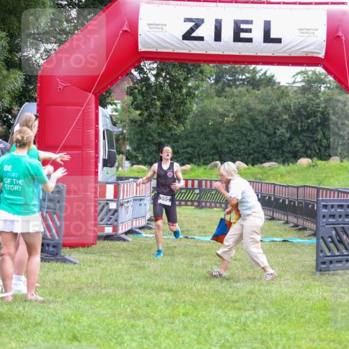 21.06.2026 - 29. Vierlanden-Triathlon Andreas Tolksdorf http://msf.ph/oto/9912907 21.06.2026 10:55:26 Ziel  meine-sportfotos.de