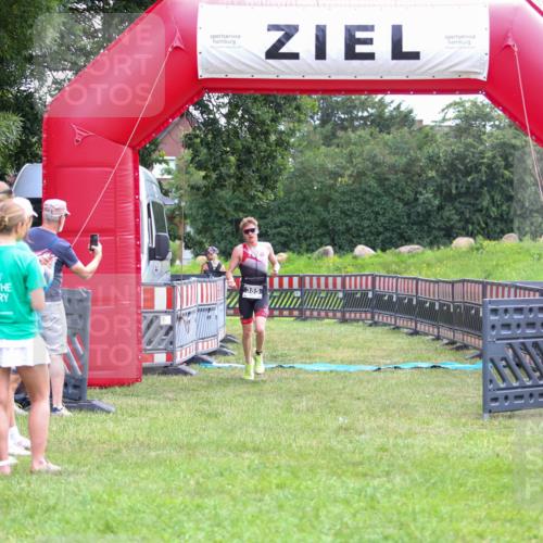 21.06.2026 - 29. Vierlanden-Triathlon Andreas Tolksdorf http://msf.ph/oto/9912911 21.06.2026 10:55:40 Ziel  meine-sportfotos.de
