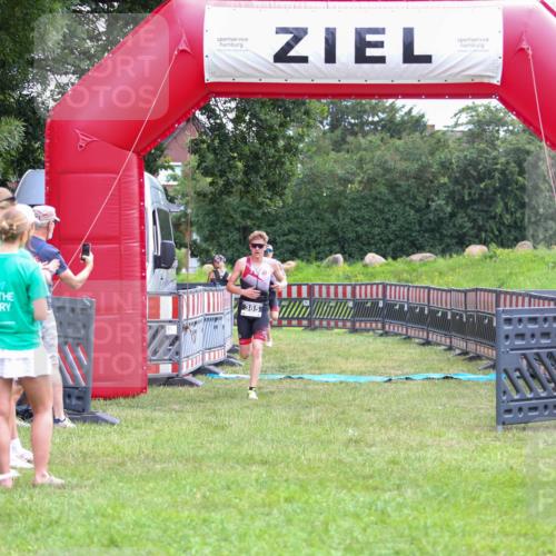 21.06.2026 - 29. Vierlanden-Triathlon Andreas Tolksdorf http://msf.ph/oto/9912915 21.06.2026 10:55:40 Ziel  meine-sportfotos.de